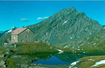 Sudetendeutsche Hütte 1977 dahinter der Nussing